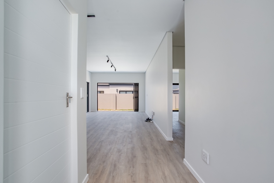 3 Bedroom Property for Sale in Honeydew Country Estate Western Cape